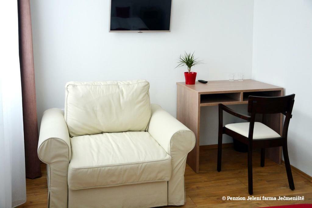 Jeleni Farma Jecmeniste Hotel Vrbovec Luaran gambar