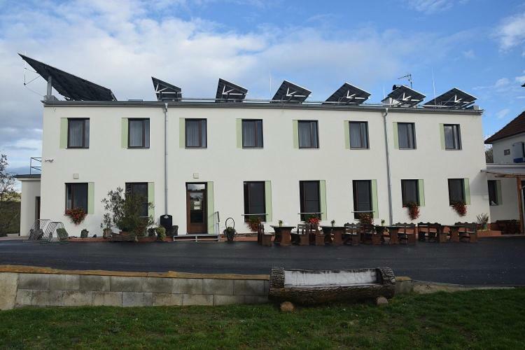 Jeleni Farma Jecmeniste Hotel Vrbovec Luaran gambar